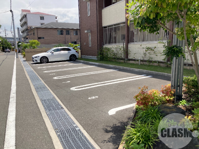 駐車場　敷地内駐車場