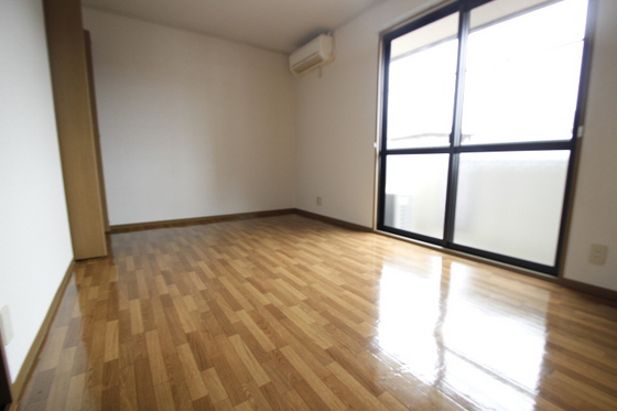 居室・リビング　※別号室の写真です