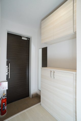 玄関　大容量のシューズBOX♪全身ミラー設置