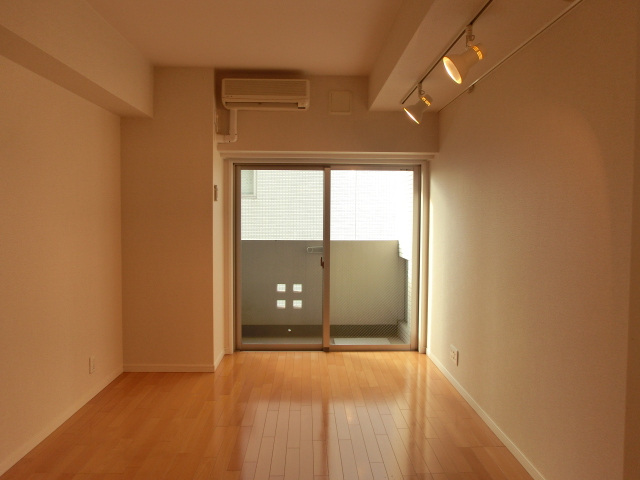 居室・リビング　反転タイプ参考写真