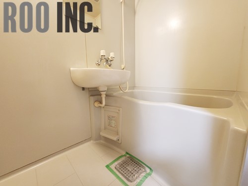 バス・シャワールーム　写真は反転のお部屋です