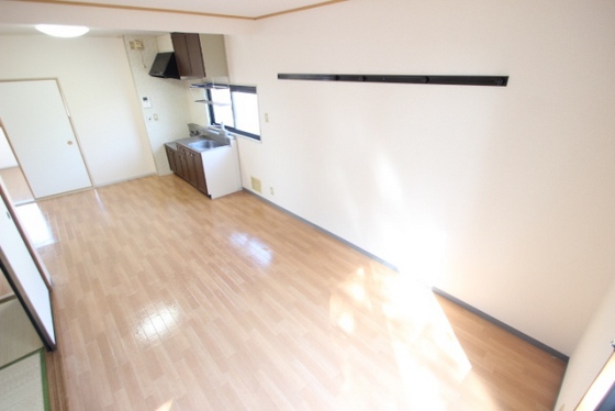 居室・リビング　※別号室のお写真です