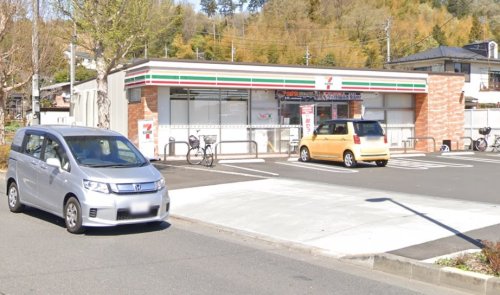 コンビニ　セブンイレブン あきる野草花店（コンビニ）まで617m