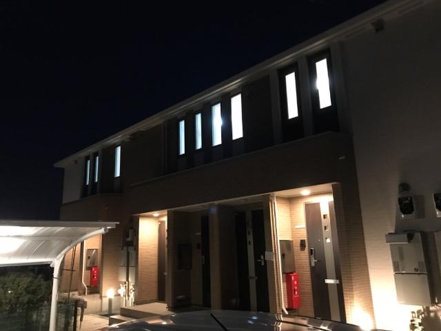 エントランス　外観写真（夜）
