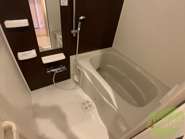 バス・シャワールーム　バスルームはこちらです。広々としてゆったり休めます。