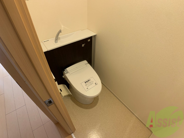 トイレ　ウォシュレット付きのトイレです。シャワートイレは日本の宝。