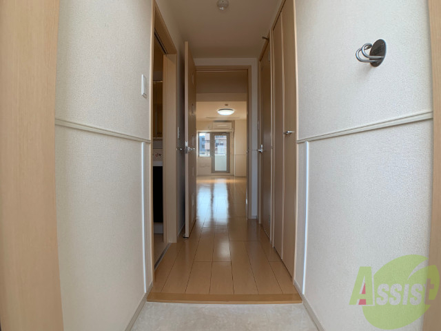 玄関　玄関の様子です。明るい印象ですね。気分もあがりそう。