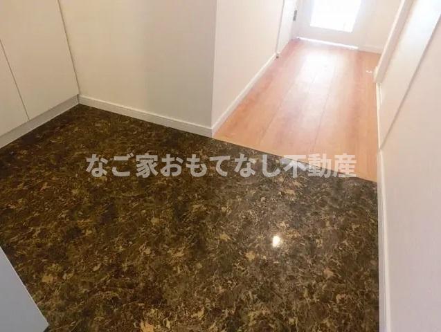 玄関　※写真は別号室