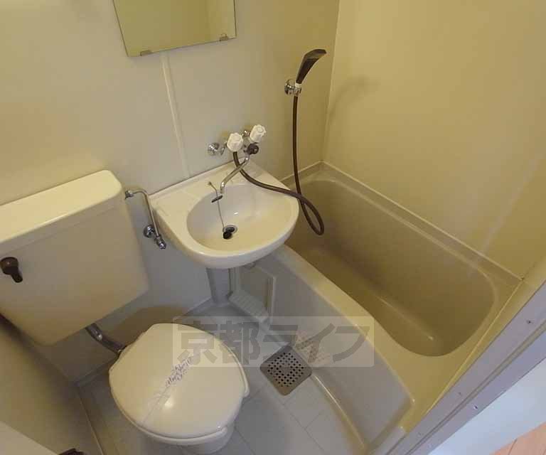 バス・シャワールーム　清潔感がありますね