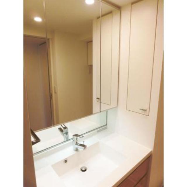 洗面設備　※写真は同タイプ住戸です。