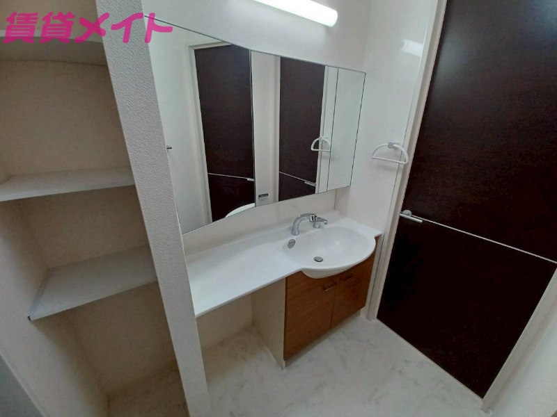 洗面設備　同型参考写真