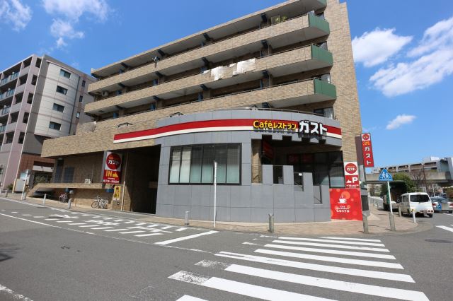 飲食店　ガスト（飲食店）まで490m