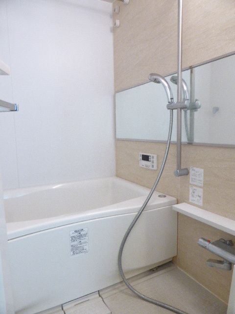 バス・シャワールーム　写真は同タイプ住居です。