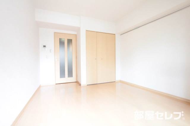 居室・リビング　６．６帖の洋間です