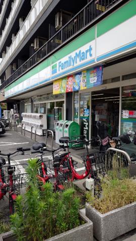 コンビニ　ファミリーマート（コンビニ）まで405m