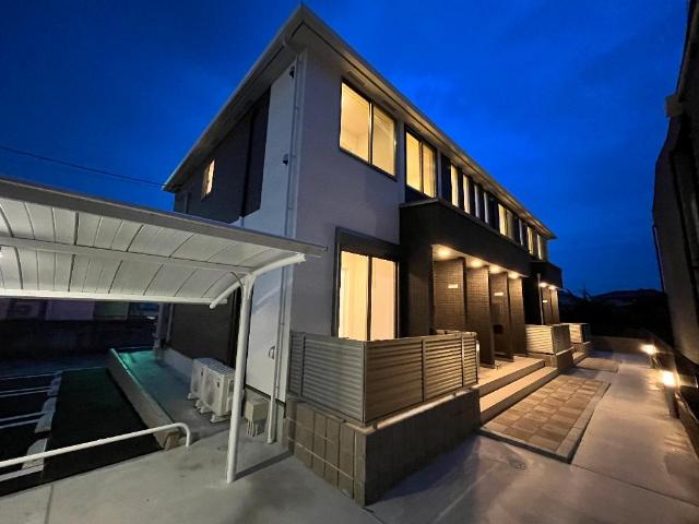 建物外観　外観写真（夜）