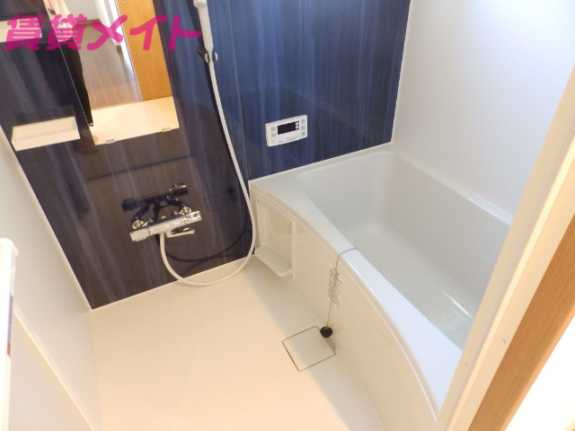 バス・シャワールーム　別部屋反転参考写真です