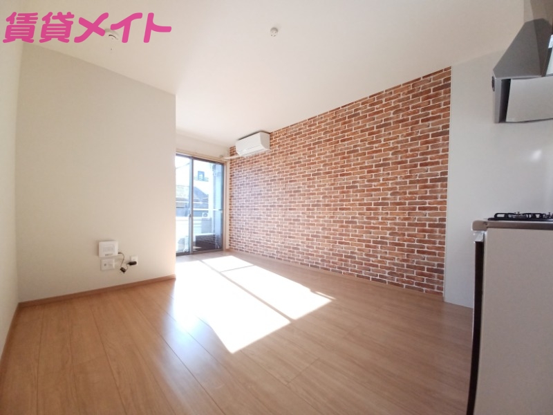 居室・リビング　別部屋反転参考写真です