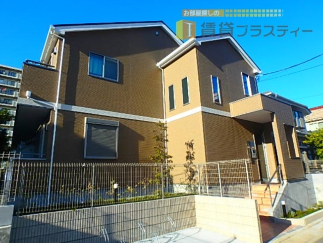建物外観　住宅街に佇む築浅物件。オートロック完備