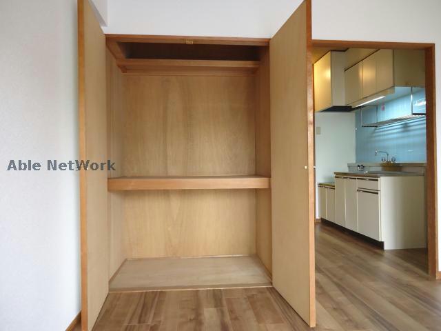 収納　※同物件別部屋の写真です。