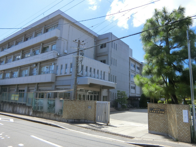 中学校　長岡京市立長岡第二中学校（中学校）まで731m