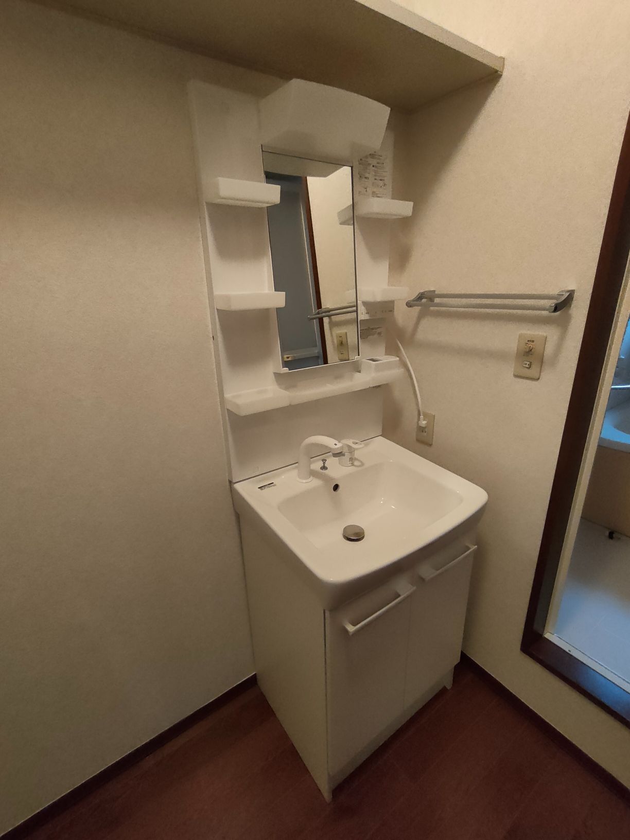 洗面設備　※別号室参考写真です