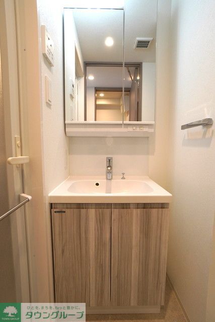 洗面設備　※写真は同タイプ住戸です。
