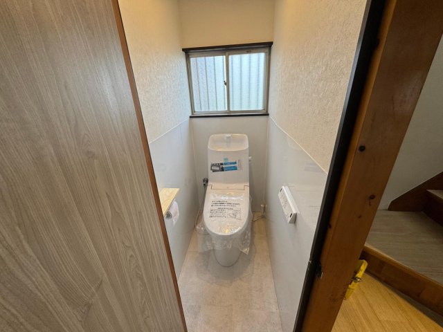 トイレ　トイレ新品です！温水洗浄便座付き