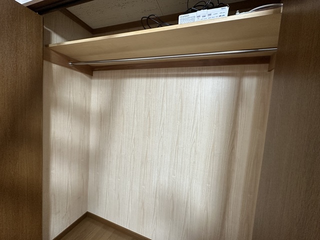 収納　室内写真同タイプ別部屋。（反転）