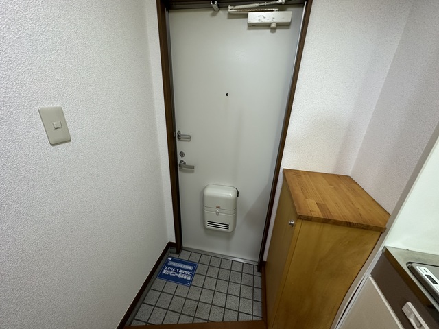 玄関　室内写真同タイプ別部屋。（反転）