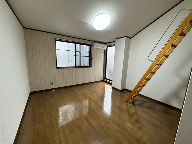 居室・リビング　室内写真同タイプ別部屋。（反転）