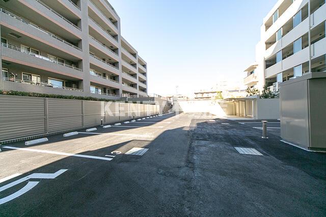 駐車場　駐車場に車を止められます