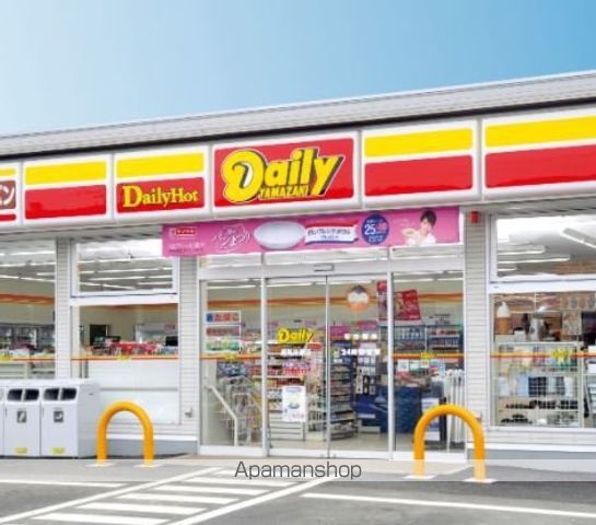 コンビニ　デイリーヤマザキ（コンビニ）まで749m