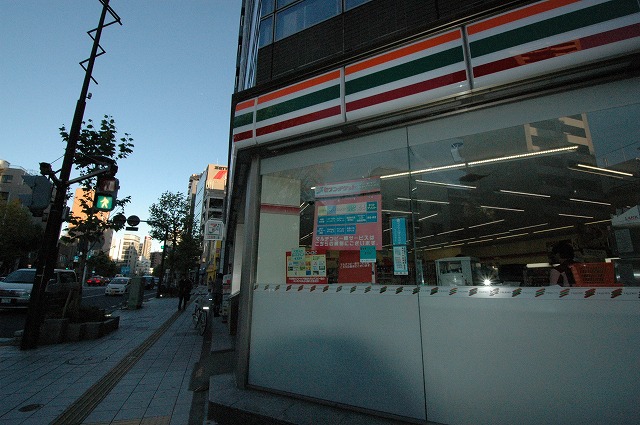 コンビニ　セブンイレブン（コンビニ）まで130m