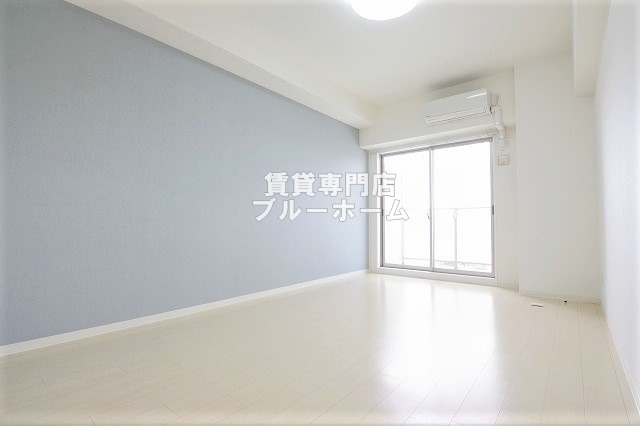 居室・リビング　10帖の広いお部屋！
