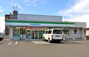 コンビニ　ファミリーマート札幌菊水元町2条店（コンビニ）まで377m
