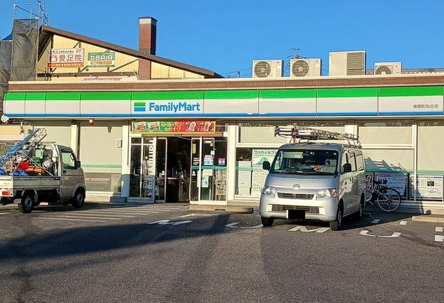 コンビニ　ファミリーマート（コンビニ）まで230m
