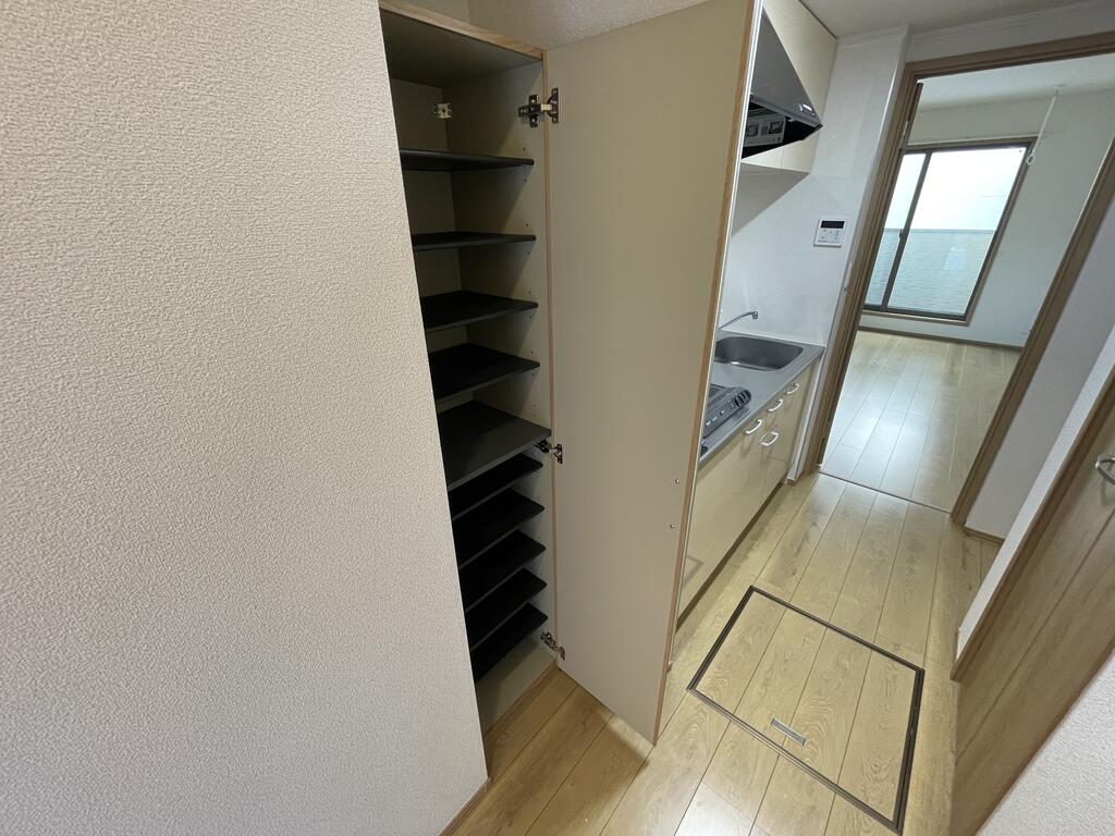 その他設備　（下駄箱）別室参考写真となります。