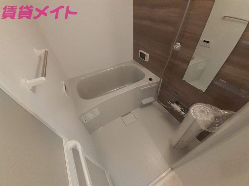バス・シャワールーム　同型反転タイプ参考写真