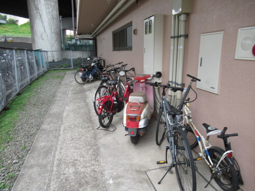 その他共有部分　自転車置き場　※2026年6月の写真