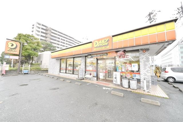 コンビニ　ヤマザキデイリーストアー福岡貝塚店（コンビニ）まで680m
