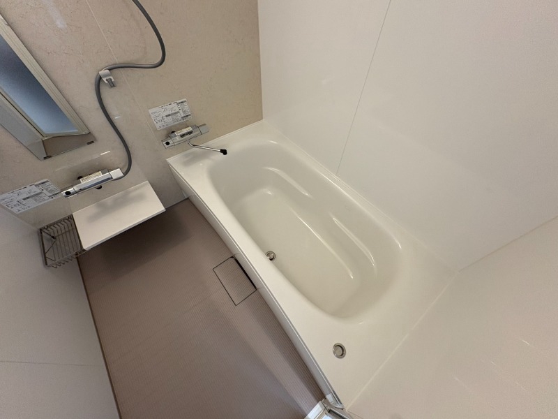 バス・シャワールーム　お風呂になります。一日の疲れを癒してくださいね。