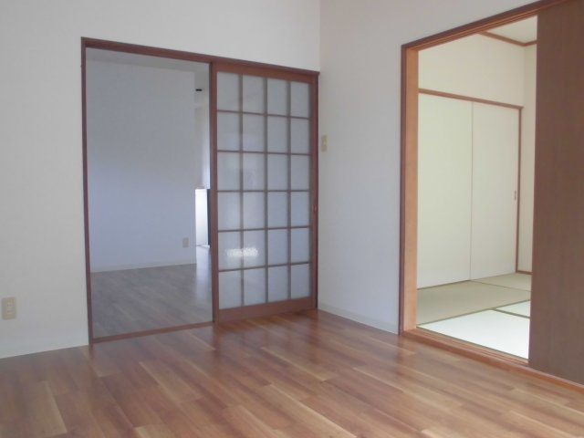メゾンKIWAの居間写真