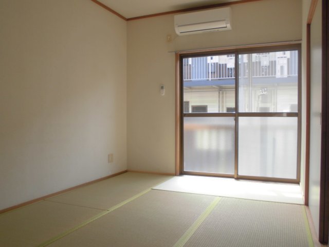 メゾンKIWAの居間写真
