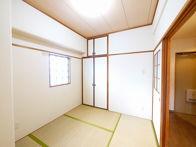 その他部屋・スペース　開放的な寝室です