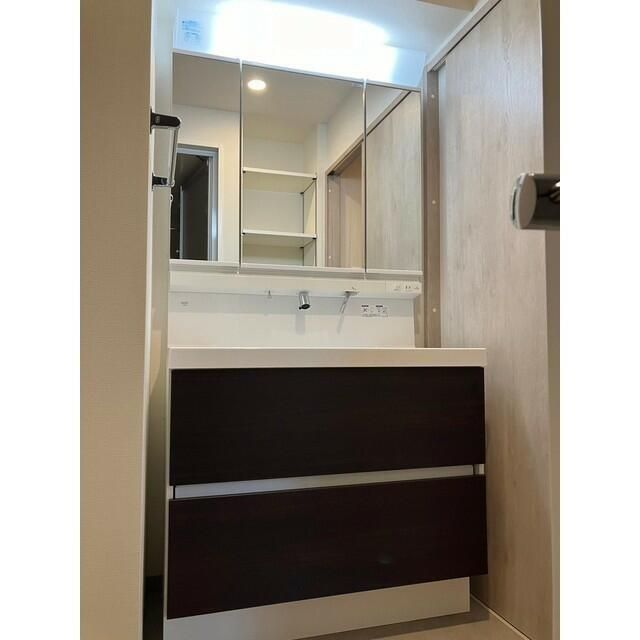 洗面設備　写真は同タイプ住居です。
