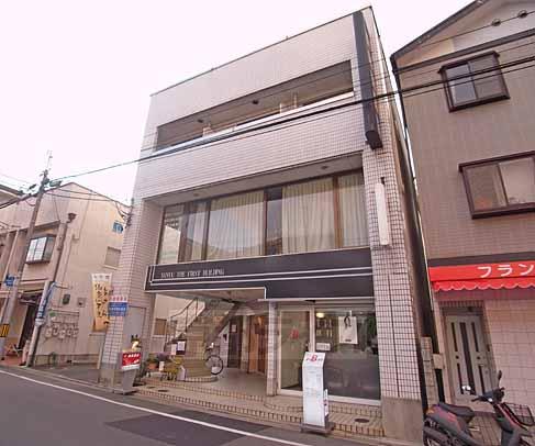 建物外観　墨染駅近くのビルです