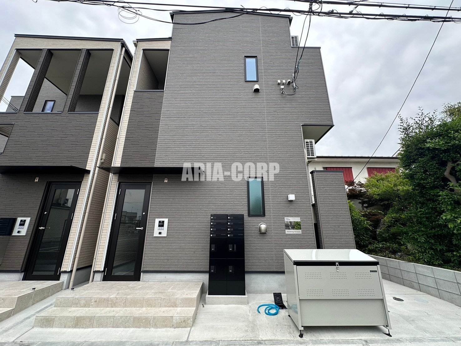 建物外観　2024年完成、大手ハウスメーカー施工のデザイナーズアパート