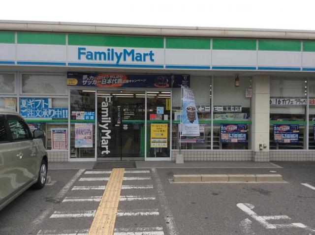 コンビニ　ファミリーマート泉大津虫取町店（コンビニ）まで825m