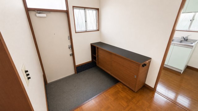 玄関　※リフォーム中の為現況を優先します。